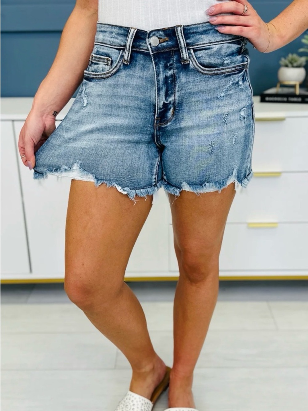NWT Judy Blue snatch double button Distressed Frayed Denim Shorts